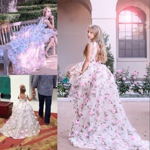 Stylish High-Low Flower Girls Dresses Jewel Neck Sleeveless Puffy Tulle Girls Pageant Dress Custom Made 3D-Floral Applique Girls Dresses