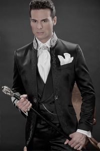 Moda Design Black Haft Groom Smokingi męskie Tuxedos Mężczyźni Formalne / Prom / Dinner / Garnitury Wykonane (Kurtka + Spodnie + Kamizelka + Krawat) 2063