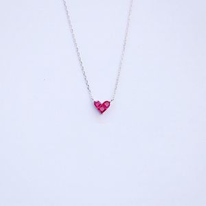 Japansk S925 Sterling Silver Lovely Red Mini Ruby Heart-Short Short Halsband Friendship Pendant Flash Sale Smycken