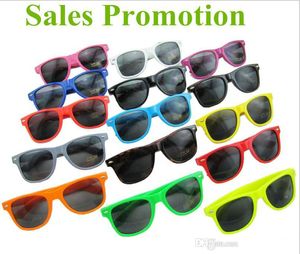 Óculos de sol de praia modernos e baratos para mulheres e homens Óculos de sol de estilo clássico Muitas cores para escolher Óculos de sol