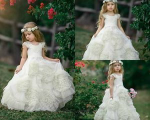 Piękny Kwiat Dziewczyny Suknie Dla Czeski Ślubne Małe Dziewczyny Korowód Sukienka Zroszony Ręcznie Made Flowers Communion Suknie Party Wear