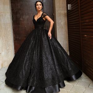 Luksusowa Suknia Balowa Koronki Prom Dresses Deep V Neck Suknie Wieczorowe Długość Piętro Zroszony Vestidos De Fiesta Perły Formalna Sukienka