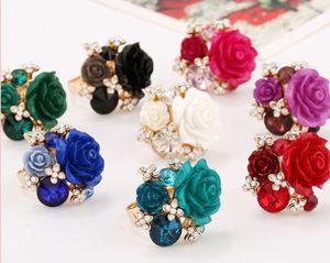 Ładny rhinestone indeks palec pierścionki 8 kolorów żywicy kwiaty shinny okrągły kryształowy pierścień mody kobiety biżuteria 31x27mm