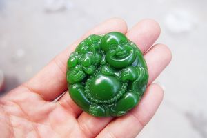 無料配達 - 美しい（外観）jade手を仏陀の笑顔で刻まれた（お守り）頑張ってください。ラウンドネックレスペンダント