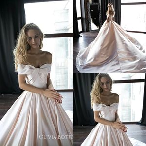 2019 Moda Satynowa Linia Czeski Suknie ślubne Off Shoulder Sweep Custom Made Eleganckie suknie ślubne Suknia ślubna