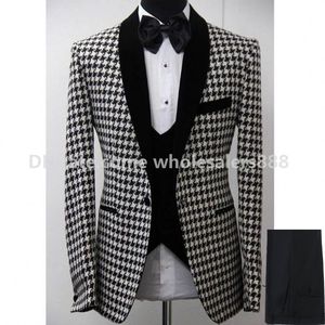 Nowy styl Groomsmen Houndstooth Groom Tuxedos Szal Czarny Lapel Mężczyźni Garnitury Side Vent Wedding / Prom Best Man (Kurtka + Spodnie + Kamizelka + Krawat) K917