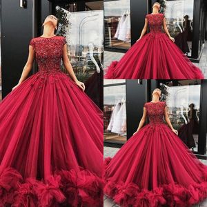 2022 Prom Dresses Dark Red Cap Rękawy Illusion Crystal Zroszony Tulle Ruffles Plus Size Evening Sukienka Nosić Party Pagewant Quinceanera Suknie