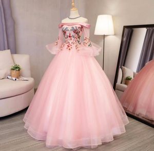 Abiti Quinceanera rosa Appliques Maniche svasate Off spalla Ball Gown Abiti da sera Abiti da cerimonia Back Lace Up Yong Girls Pageant Gowns