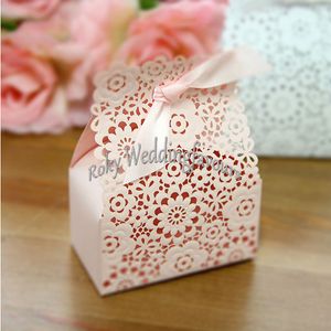 100 sztuk Hollow Out Floral Favor Boxes Wedding Candy Boxes Rocznica Wydarzenie Uchwyt Uchwyt Bridal Prysznic Pakiet Urodziny Pakiet Pakiet Pakiet