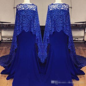 Eleagant Royal Blue Lace Evening Dresses Mermaid Stropless Neckline Sweep Train Dubai Abaya Arabiska Party Prom Kakor med Cape