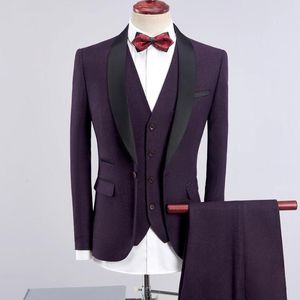 Custom Made Dark Purple Groom Tuxedos Utmärkt män Bröllop Tuxedos Black Shawl Lapel Men Business Prom Party Suit (Jacka + Byxor + Tie + Vest) 832
