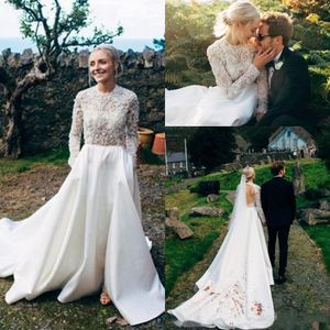 Skromne suknie ślubne z długim rękawem 2018 Split Lace Appliqued Open Backless Sweep Pociąg Czeski Suknie ślubne Vestido de Novia