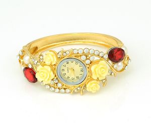Idealway het försäljning europeisk modestil titta på kvinnor armband charmig strass blomma legering armband armbandsur klocka