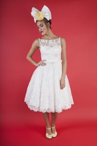 Abiti da sposa corti al ginocchio in pizzo vintage senza maniche Abiti da sposa informali semplici anni '50 realizzati su misura