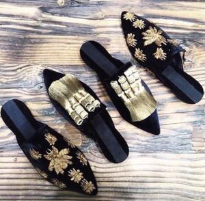 2018 أزياء المرأة التطريز أحذية كعب مسطح الشقق بوينت تو اللباس أحذية زهرة التطريز المتسكعون السيدات حزب أحذية