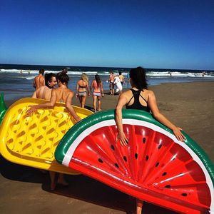 Sommer riesige aufblasbare schwimmende Luftmatratzen Wassermelone Regenbogen Ananas schwimmendes Bett Party Float aufblasbare Röhren