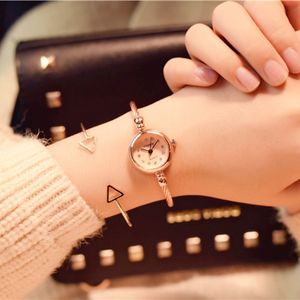 Damen elegante Diamant-Armbanduhren stilvolle Quarz-Kleideruhr Damen 2018 Mode alte silberne Damenuhr Geschenk