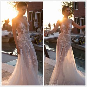 저렴한 가격 2018 웨딩 드레스 스파게티 보헤미안 신부 가운 라인이없는 섹시한 여름 해변 웨딩 드레스 Boho 웨딩 드레스