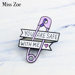 Miss Zoe Paars Papier Clip Emaille Pins Little Heart Broche Gift Icoon Badge Denim Jeans Revers Pin Kleding Cap Creative Gift Meisje