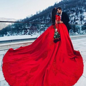 Glamorous Middle East Wedding Dresses Scoop Neck Beads Sequins Lace Appliques Arabia Bridal Dress Red Long Sleeve Ball Gown Wedding Dress