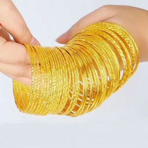 Best selling new euro gold jewelry imitation gold fashion luxury gold long lasting color simple and fashionable style bracelet.