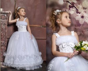 結婚式の床の長さのチュールレースのアップリケのボールガウンの花の女の子のドレスの服を着るノースリーブの白い女の子ページェントドレスパーティーのイブニングウェアプロム