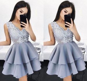 Sexig Mini Korta Homecoming Klänningar Chic V-Neck Appliqued Lace Prom Klänning Anpassad Gjord Enkel Billiga Cocktailkakor