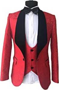 Yeni Groomsmen Kırmızı Desen Damat Smokin Şal Kadife Yaka Erkekler Suits Yan Vent Düğün / Balo İyi Adam (Ceket + Pantolon + Kravat + Yelek) K994