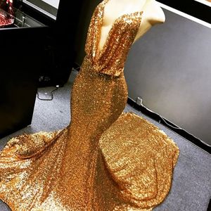 Najtańsze świecenie Cekiny Prom Dresses Sexy Deep V-Neck Bez Rękawów Backless Mermaid Party Dress 2018 Glamorous Dubai Celebrity Suknia