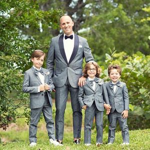 Melhor Popular Xaile Lapela Um Botão Cinza Do Noivo Smoking Padrinhos Homens Ternos Formais de Negócios Prom Suit Personalizar (Jacket + Pants + Bows Tie) NO: 67