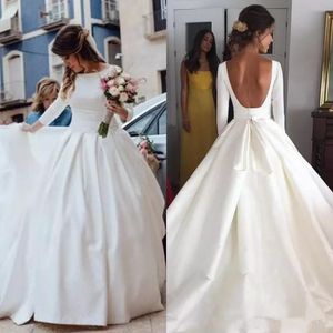 Bröllopsklänningar nytt mode satin en linje långa ärmar baklöst bröllopsklänning sexiga brudklänningar