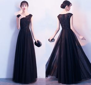 Gratis frakt Ny svart spets eleganta långa aftonklänningar spetsar applikation axel brudtärna festklänningar mor till bruden hy090