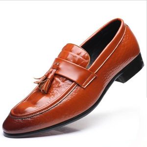 Mode ny tidvattnet svart män båt skor krokodil mönster affärer fritid läder skor tofs mode framåt