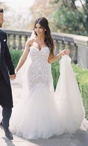 2023 Abiti da sposa a sirena Arabo Dubai Plus Size Sweetheart Perline di cristallo Applicazioni di pizzo Perle Illusion Backless Court Train3016