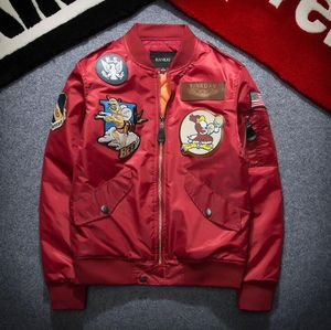 Tidvattens varumärke Vinterflygjacka för män Hip Hop Brodered Medal Baseball Jacket Men Cartoon Figure Men Windbreaker Gratis frakt