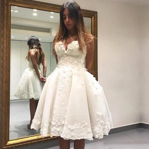 Branco Gracioso Princesa Curta Homecoming Vestidos Sweetheart Sem Mangas Com Laço Applique Joelho-Comprimento Prom Vestidos De Volta Do Zipper Vestido Personalizado