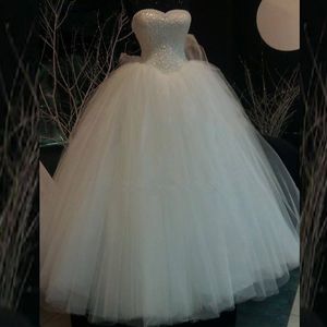 Sparkly Lace Tulle Ball Gown Bröllopsklänning Sweetheart Ärmlös Utsökt Pearls Puffy Skirt Princess Bridal Gowns Custom gjorde hög kvalitet