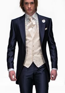 Wysokiej jakości Peak Lapel Groomsmen One Button Groom Tuxedos Mężczyźni Garnitury Ślub / Prom / Dinner Best Man Blazer (Kurtka + Spodnie + Kamizelka + Krawat) B01