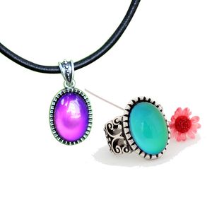 Set di gioielli da donna con umore fantasia, grande anello con pietra cambia colore e collana a catena in pelle in vendita