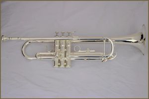 Wysokiej jakości SUZUKI BB Trumpet B Flat Silver Plated Mosiądz Profesjonalne instrumenty muzyczne Trąbka z ustnikiem, Case