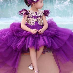 Roxo Tulle Flower Girl Vestidos de Penas de Jóias de Ouro Applique Cap Manga Meninas Pageant Vestidos de Moda Linda Em Camadas de Alta-Baixa Aniversário Dres