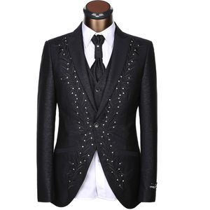 Мода Дизайн Black Вышивка Грум смокинги для мужчин Свадебные смокинги Мужчины Формальные / Пром / Dinner / Костюмы сшитое (куртка + брюки + жилет + Tie) 2056