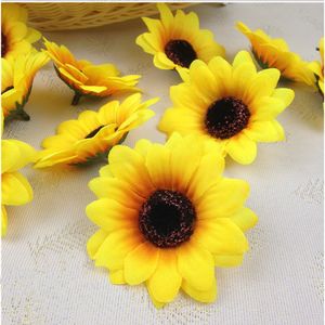 Decorazioni di girasole in seta da 7 cm per feste fatte a mano Testa di fiore artificiale Decorazione di nozze Corona fai da te Confezione regalo Scrapbooking Artigianale Fiore finto