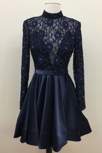 Vintage mörkblå 2018 Billiga Cocktail Homecoming Klänningar för Kvinnor Flickor High Neck Illusion Långärmad Lace Beaded Satin Short Prom Dress