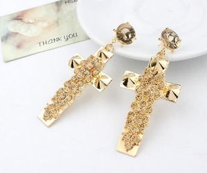 Hot Style Gold Cross -nitar stora örhängen Europa och USA Nya överdrivna Water Diamond Club Banquet Fashion Earrings Classic Ex