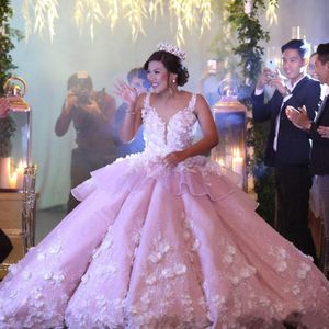 Encantador rosa vestido de baile de casamento vestidos de cinta de espaguete Lace Appliqued vestidos de noiva babados Long Train Robe De Mariee