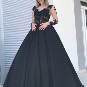 Svart Långärmade Prom Klänningar Sexig Scoop Neckline Lace Appliques Satin Ball Gown Party Klänning Elegant Saudiarabien Kändis Kändis