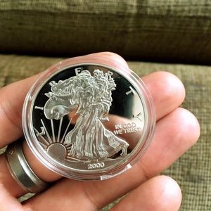 送料無料 1 ピース/ロット、2000 年アメリカン イーグル銀貨、銀メッキコイン、ミラー効果、磁気なし