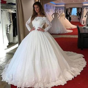 Lace Ball Gown Bröllopsklänningar Modest Långärmad Bateau Neck Lace Appliques Puffy Tulle Princess Bridal Gowns Custom Made High Quality