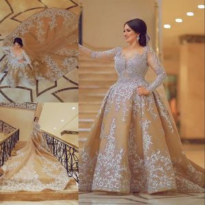 Encantador Dubai Vestidos de Noiva de Luxuosos Crystal Beadeds Lace Appliques Manga Longa Vestido Bridal Glamorous Saudi Arábia Arábia Bodice Vestidos de casamento